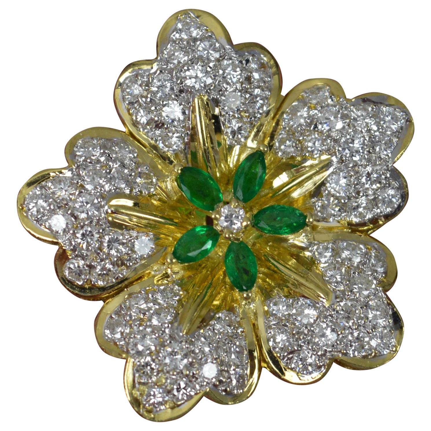 Impressive 18 Carat Gold Vs Diamond and Emerald Flower Pendant For Sale