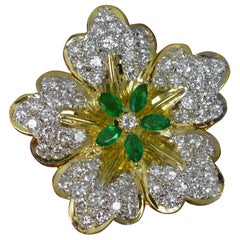 Vintage Impressive 18 Carat Gold Vs Diamond and Emerald Flower Pendant