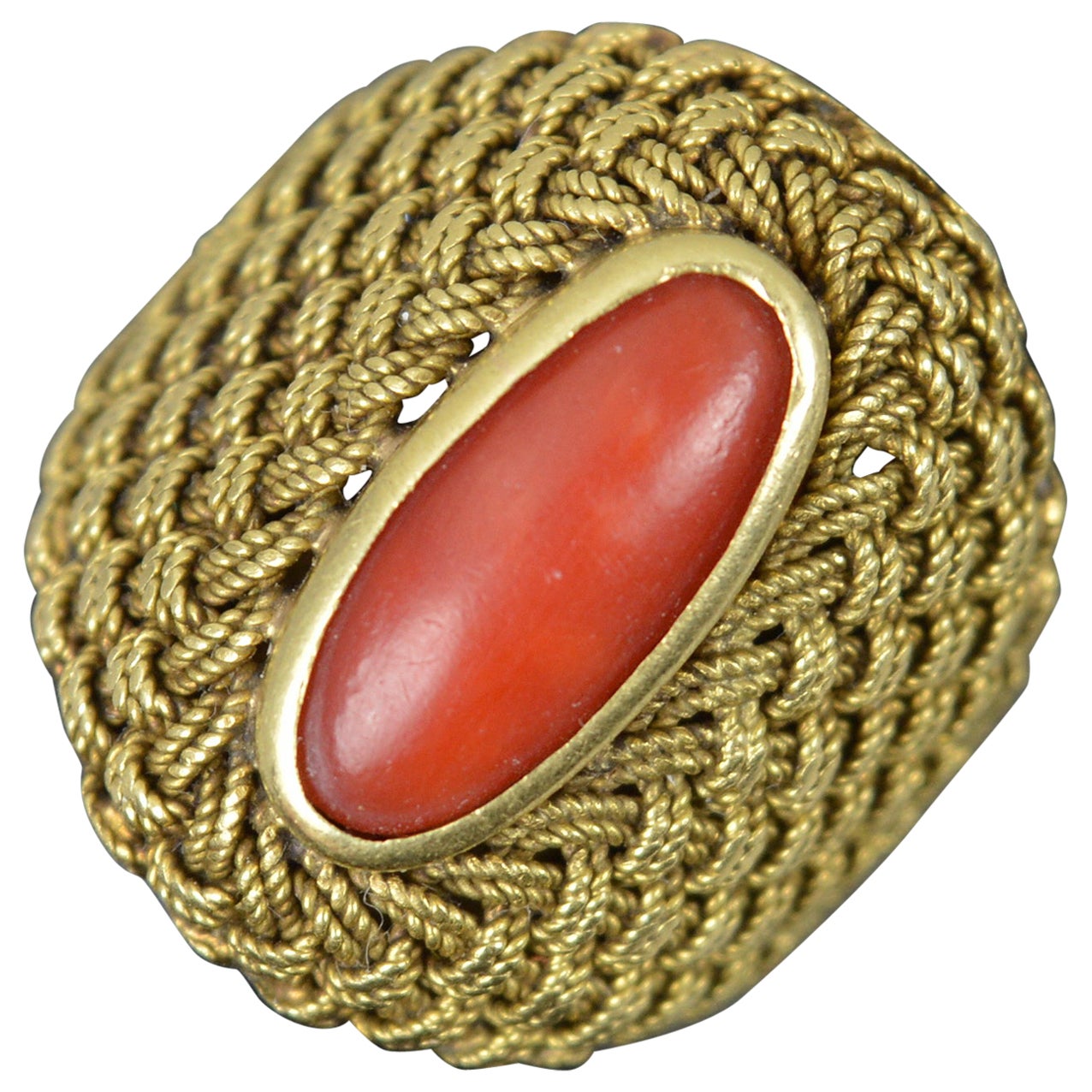 Vintage Solid 18 Carat Gold and Coral Solitaire Statement Ring For Sale