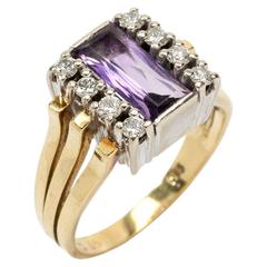 Ladies Gold Ring with Amethyst and 8 Diamonds