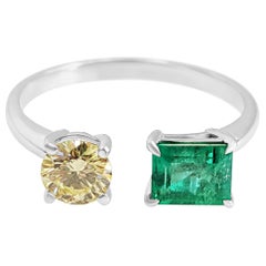 No Reserve!, 0.75 Emerald & 0.40 Carat Fancy Diamond, 18k White Gold Ring