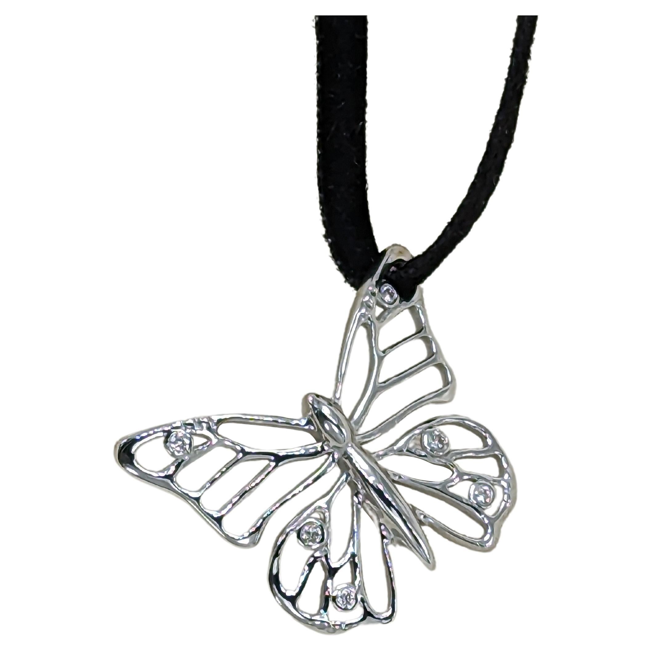 Collier pendentif papillon de 20 mm en or blanc 14 carats et diamants certifiés GIA en vente