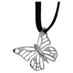 Collana con ciondolo in oro bianco 18 carati Monarch 20mm con farfalla e diamanti GIA