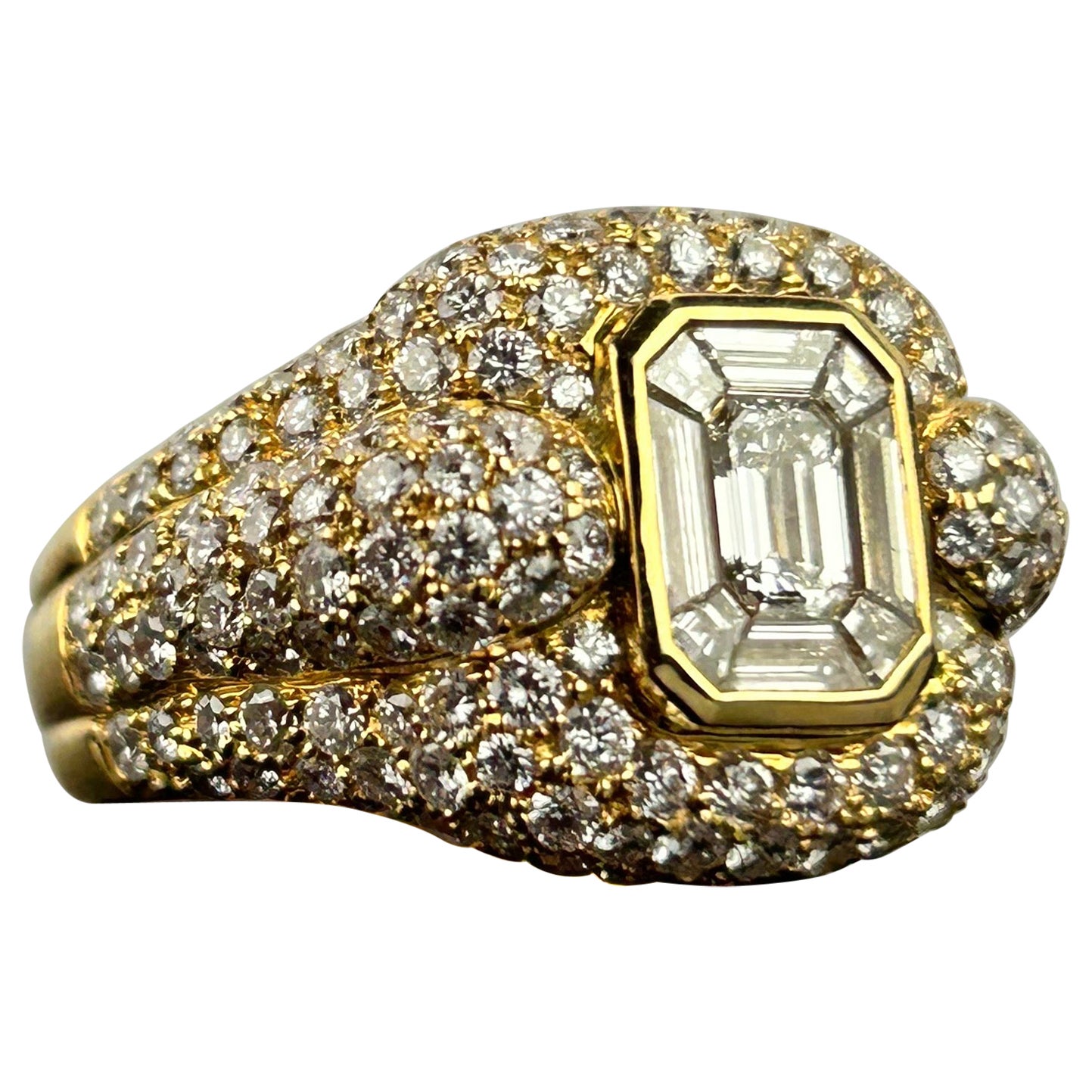 Unisex 5.13 Carat Diamond and 18k Yellow Gold Cluster Ring For Sale
