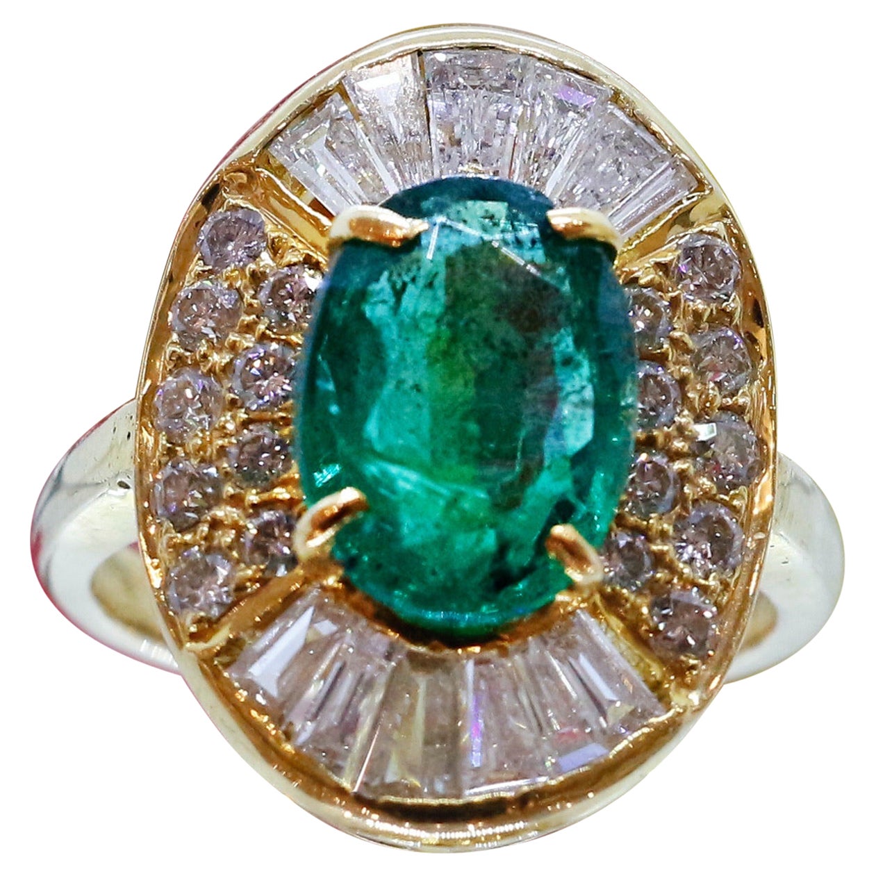 Vintage Emerald Ring Handmade in 14Karat Gold For Sale