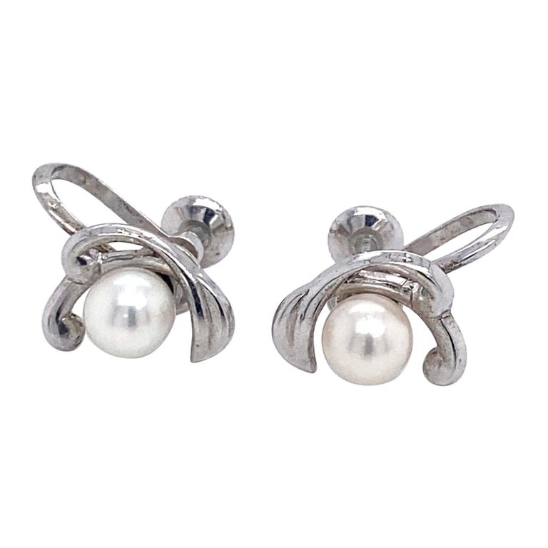 Pearl Clip On Earrings - 1,625 For Sale on 1stDibs