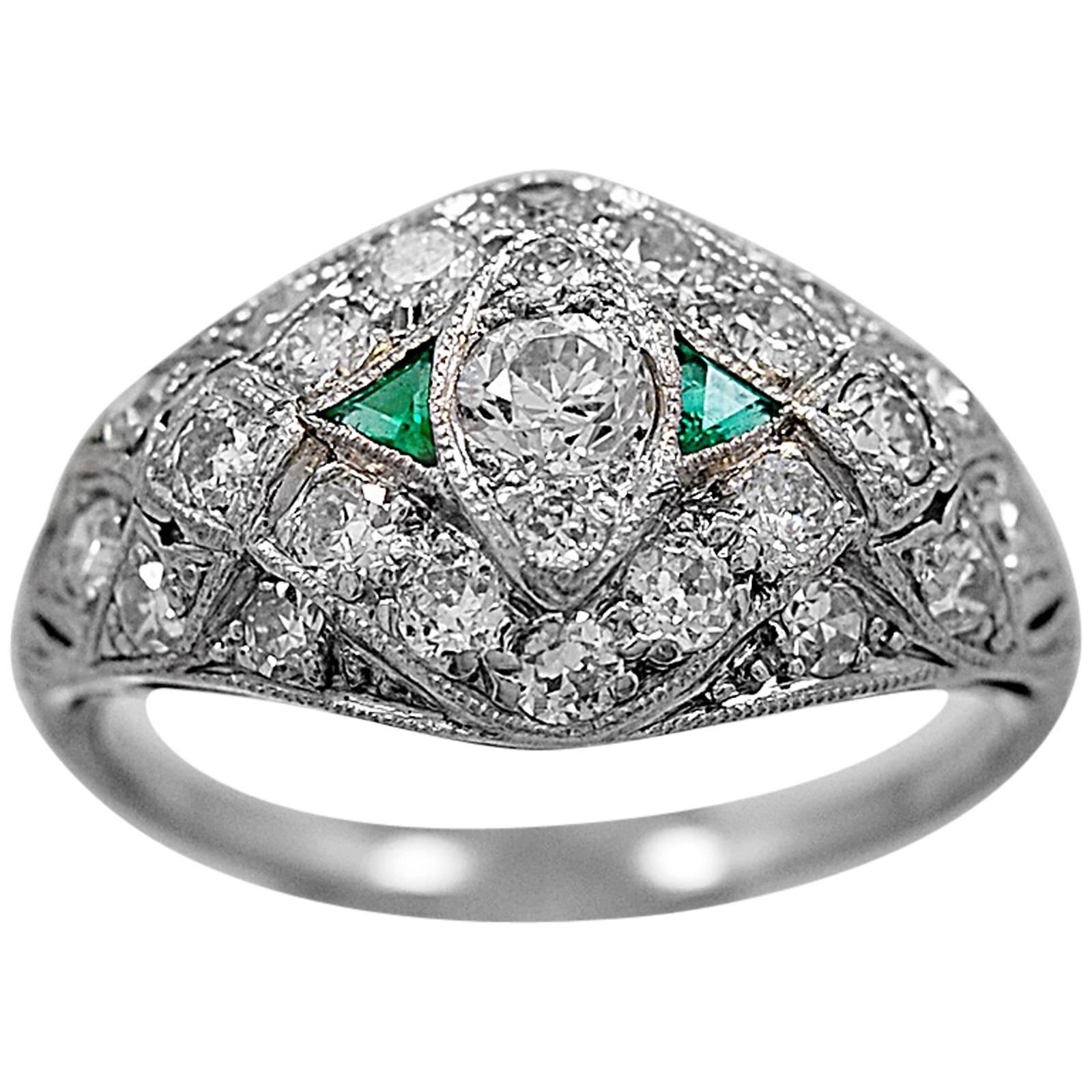 Art Deco .20 Carat Diamond Emerald Platinum Engagement Ring