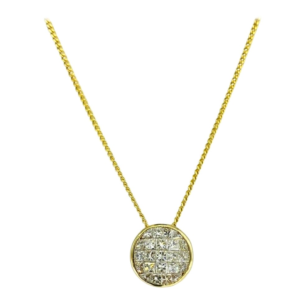 Vintage 1.50carat Princess Cut Diamonds Round Pendant 18karat Gold For Sale