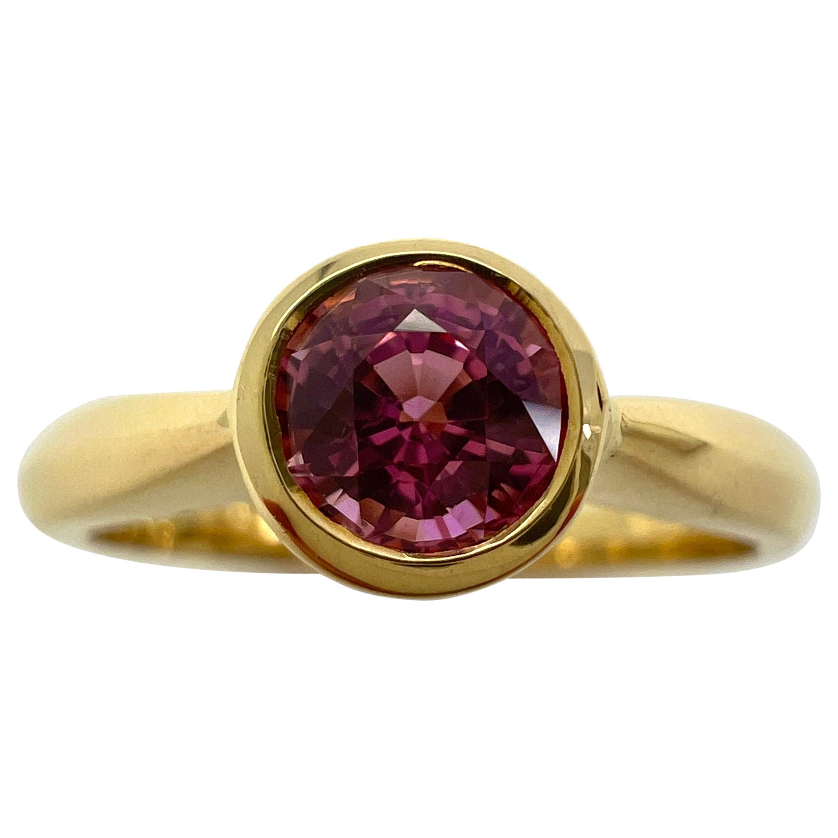 Fine Vivid Pink Sapphire Round Cut 18k Yellow Gold Solitaire Rubover Bezel Ring For Sale