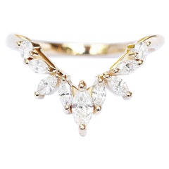 Nesting V Diamant Einzigartiger Chevron-Ring, Marquise Minerva aus 14 Karat Gelbgold