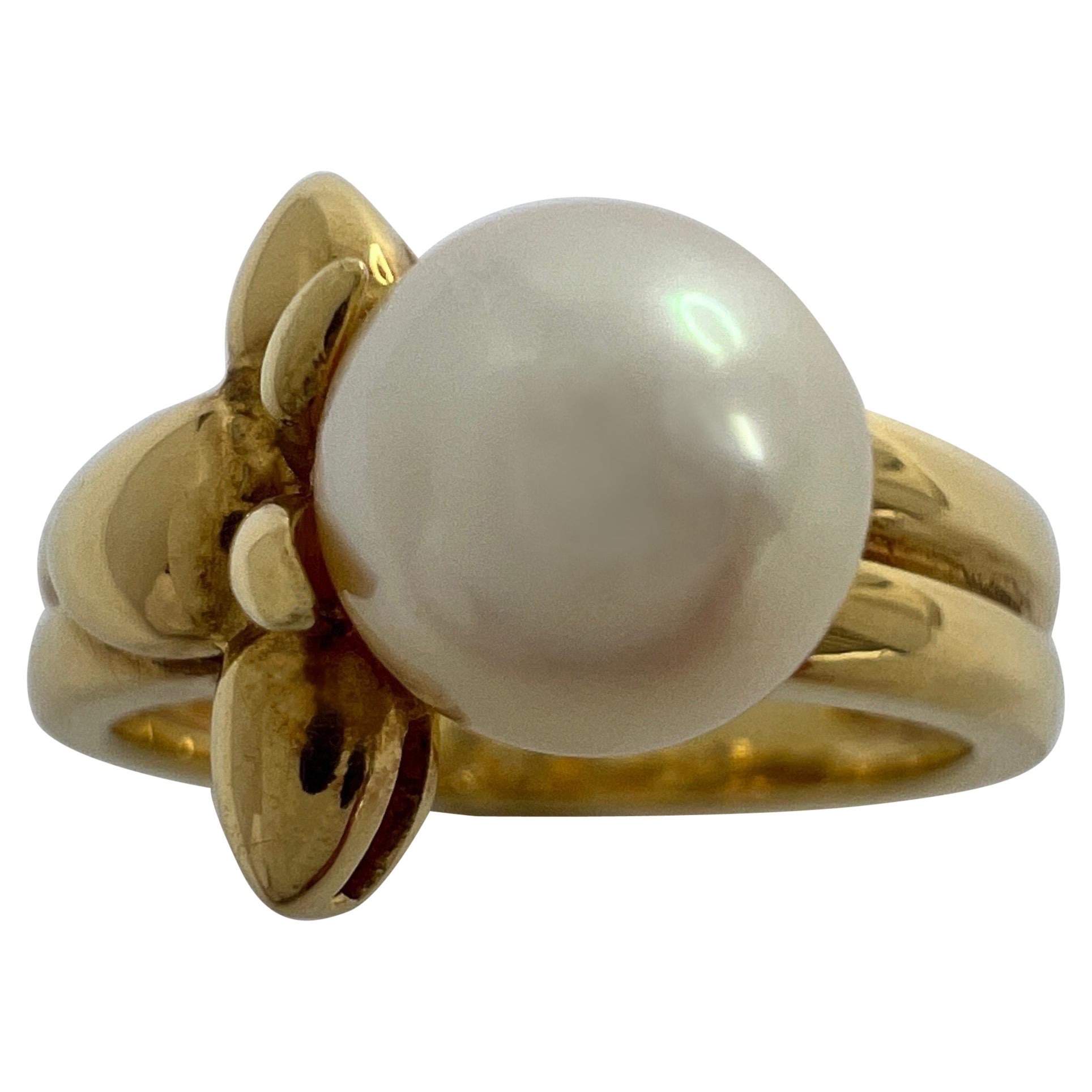 Rare Vintage Van Cleef & Arpels Pearl 18k Yellow Gold Flower Ring with Box For Sale