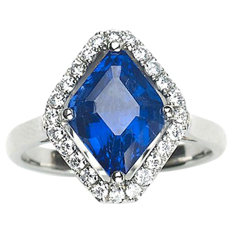Sapphire, Diamond and Platinum Ring, 4.81 Carat For Sale
