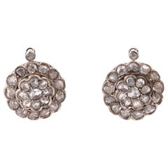 Ein Paar Diamant-Cluster-Ohrringe