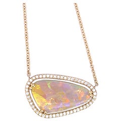 18 Karat Gelbgold Kristall-Opal-Halskette mit weißem Diamant-Halo