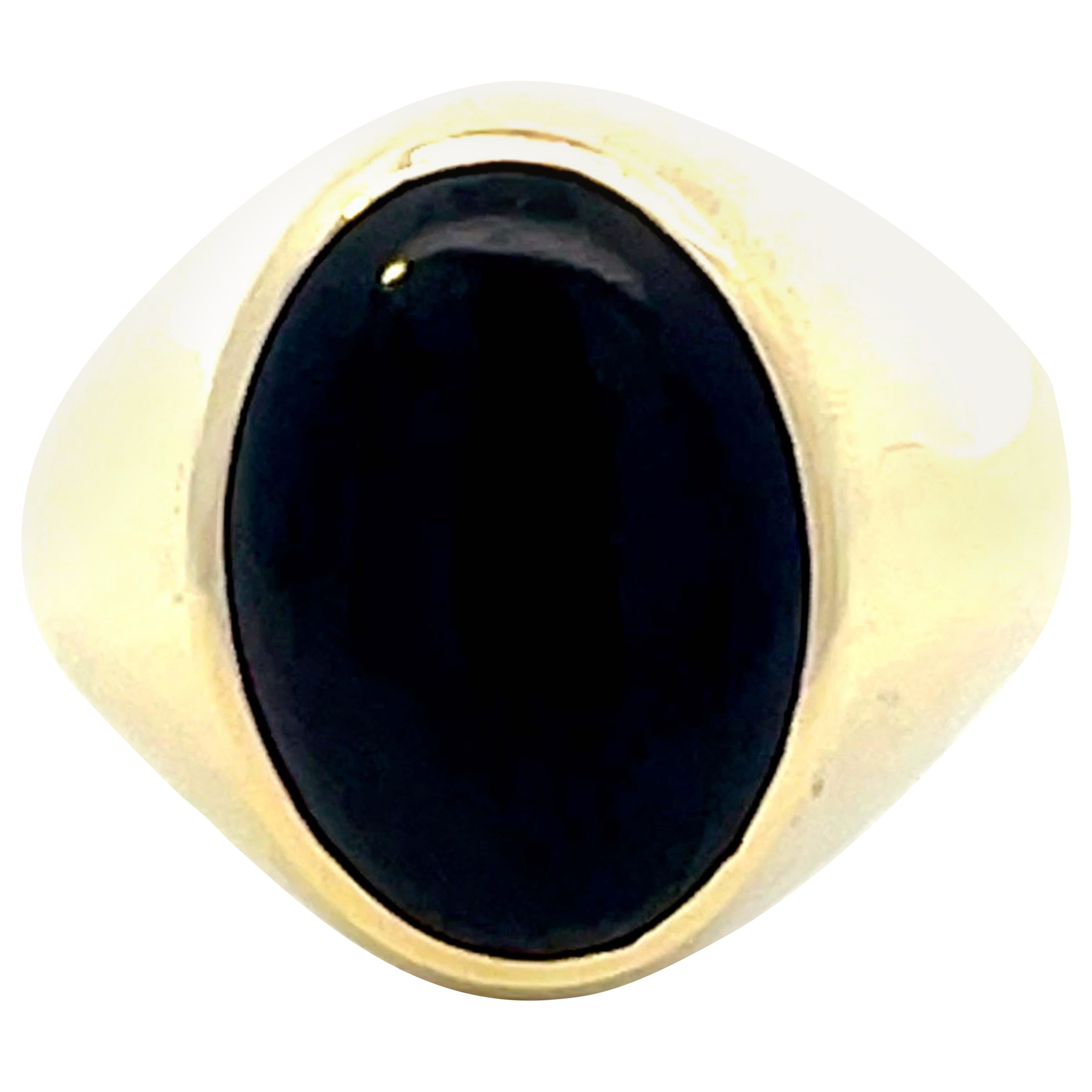 Vintage Men's Black Onyx Ring in 14k Yellow Gold For Sale