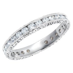 Platin-Eternity-Ring mit Diamanten in Kanalfassung und Handgravur eines alten Meisters