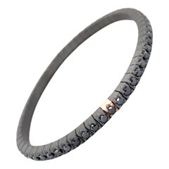 Flexibles Titan-Armband aus 18 Karat Roségold mit schwarzen Diamanten