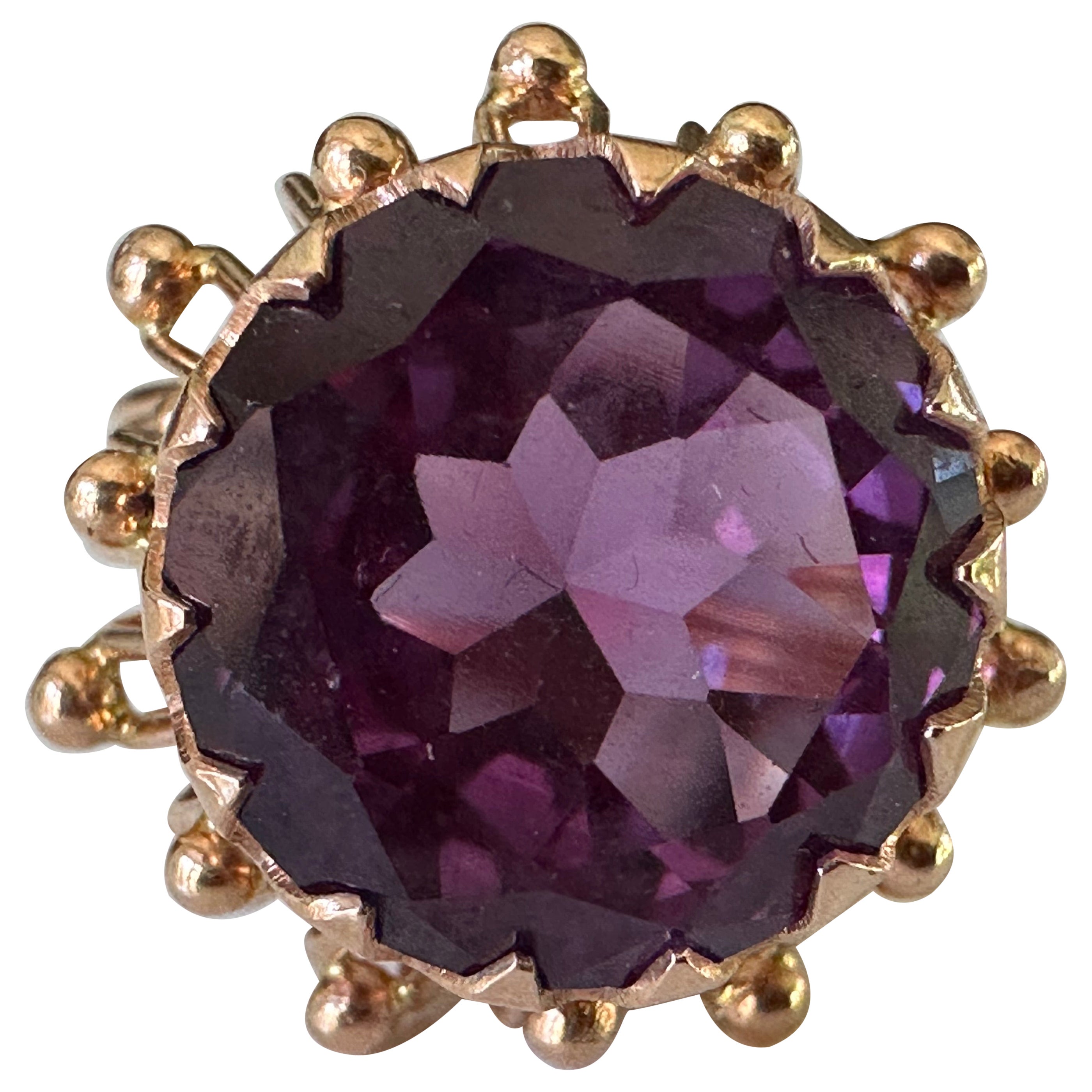 Bague cocktail en or jaune et saphir synthétique violet du milieu du siècle dernier 