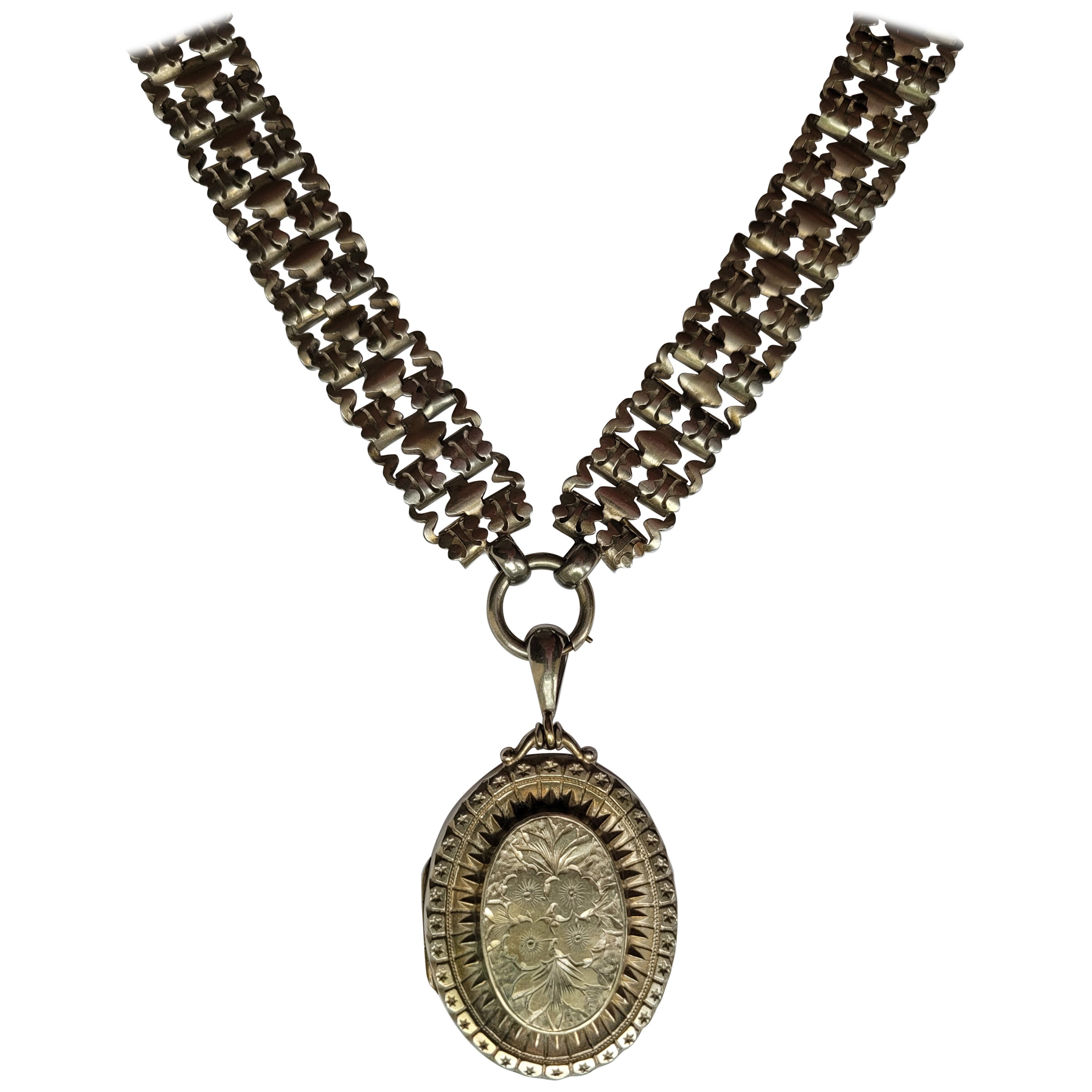 Collier en chaîne avec pendentif en forme de médaillon de style victorien