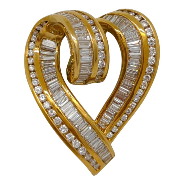 Charles Krypell Pendentif en forme de cœur avec diamants en or jaune 18 carats, ancienne propriété en vente