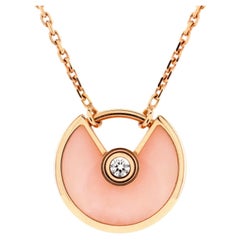 Cartier Amulette de Cartier Halskette mit Anhänger aus 18 Karat Roségold mit rosa Opal