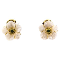 Jugendstil Diamant-Smaragd-Rubin-Perlmutt-Ohrringe aus Gelbgold mit Blumen