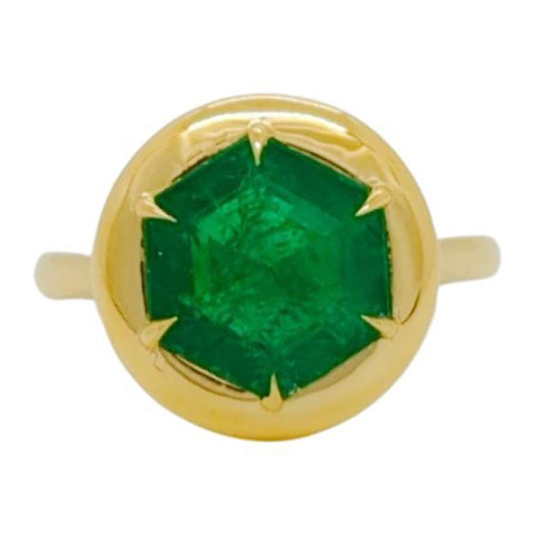 Hexagon Shape Emerald Ring in 18K Yellow Gold For Sale