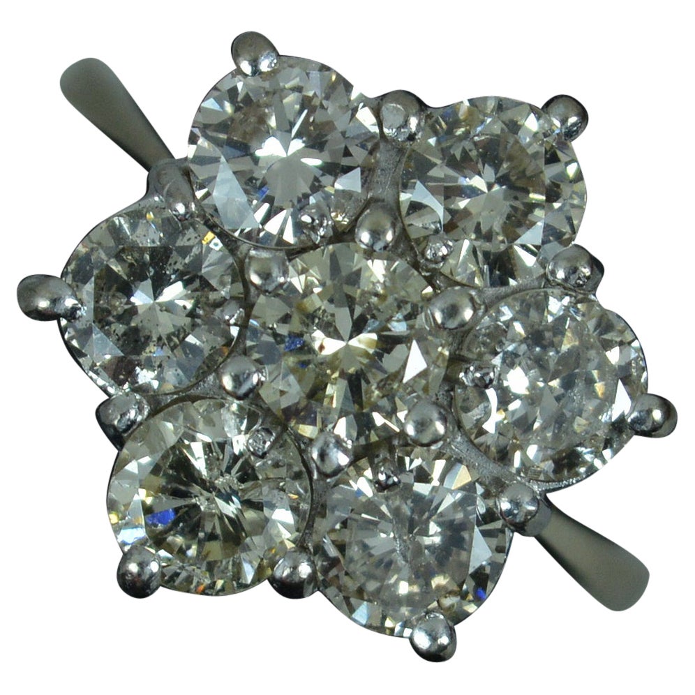 3,00 Karat Diamant und 18 Karat Weißgold Gänseblümchen-Cluster-Ring im Angebot