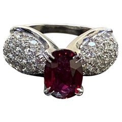 Anillo de compromiso de platino con pavé de diamantes con certificado GIA de 2,04 quilates de rubí sin calor