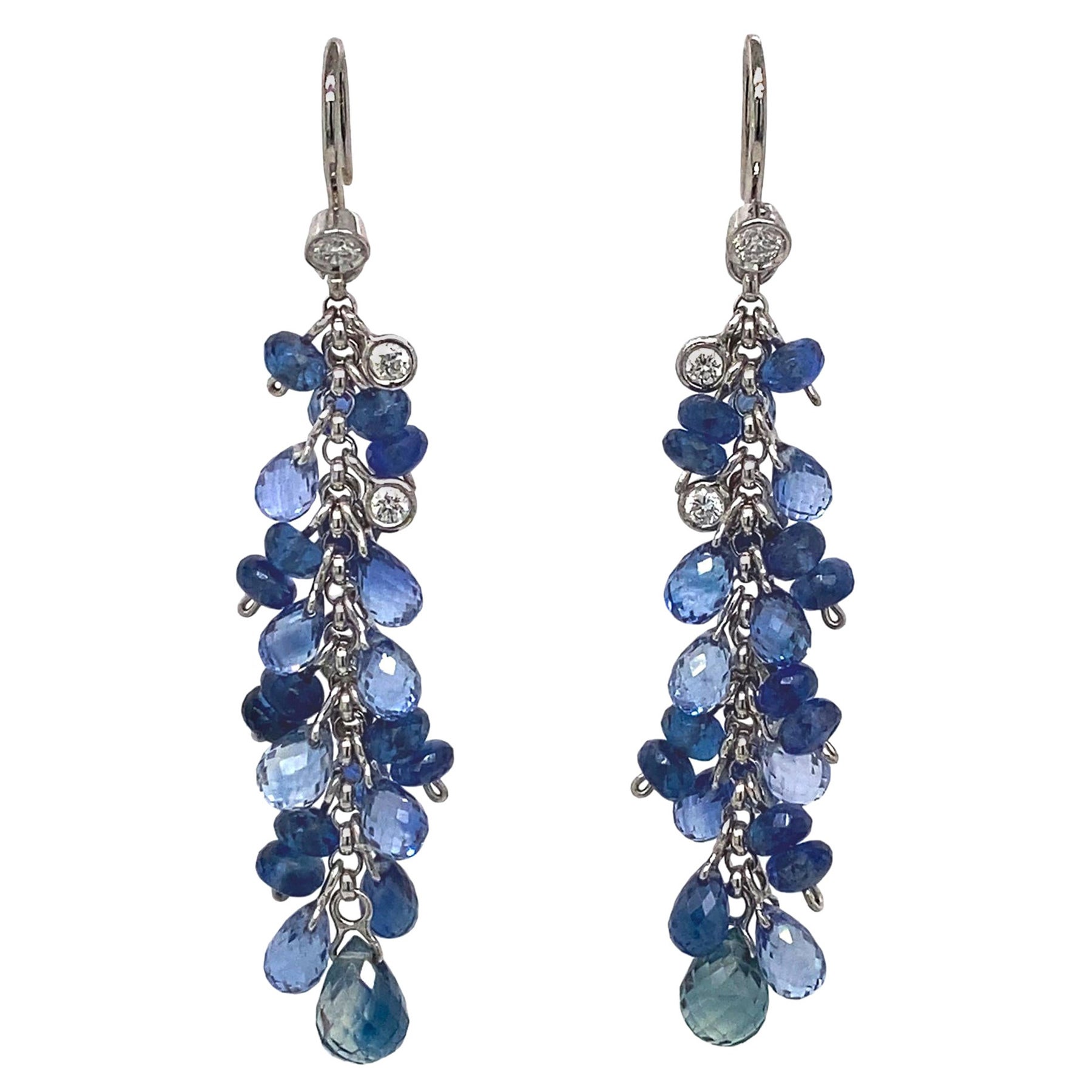 Boucles d'oreilles d'été Briolette en or 18k avec saphir bleu