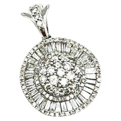 Pendentif en or blanc 14 carats avec diamants baguettes et ronds de 3,00 carats