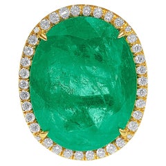 10.80 Carat Oval-Cut Emerald and Diamond 18 Karat Yellow Gold Ring