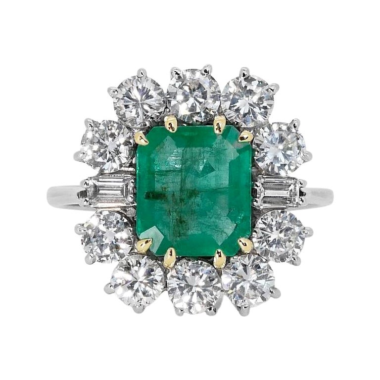 Dazzling 18K White Gold Ring w/ 3.8 ct Emerald and Natural Diamonds IGI Cert