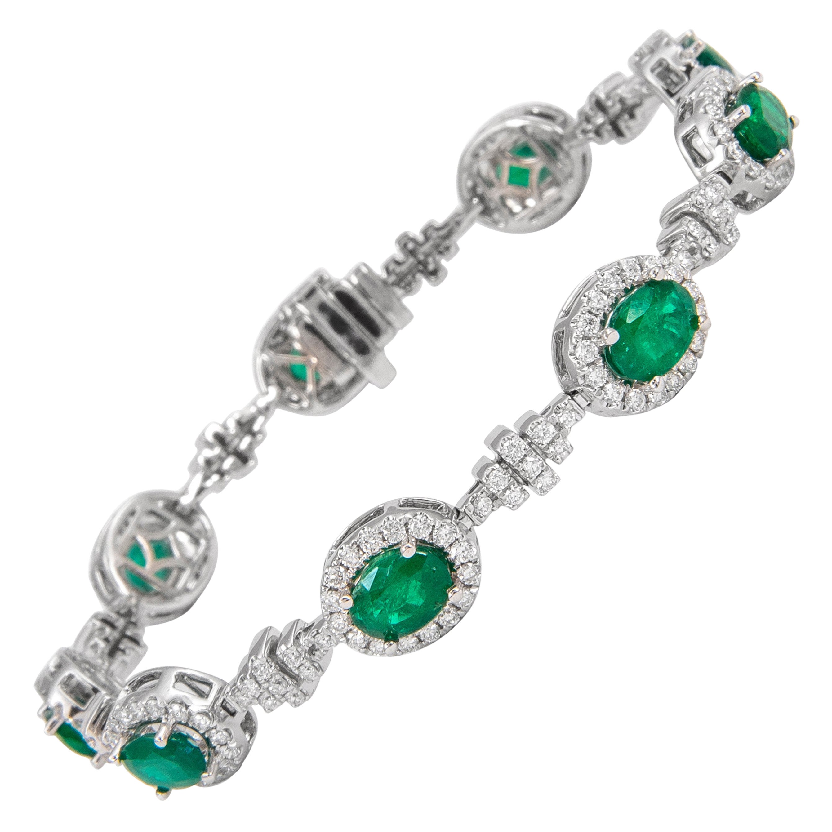 9.08 Carat Emerald & Diamond Bracelet 18k White Gold For Sale