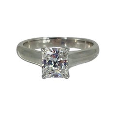 Tiffany & Co. Bague de fiançailles solitaire en platine avec diamant taille radiant de 1,02 carat 