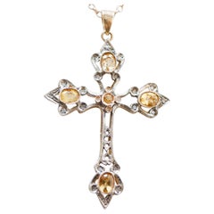 Collier pendentif croix en or rose 14 carats et argent avec topaze et diamants.