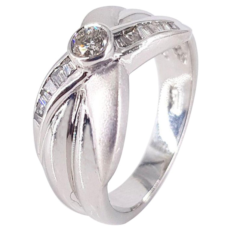 18ct White Gold Diamond Ring For Sale