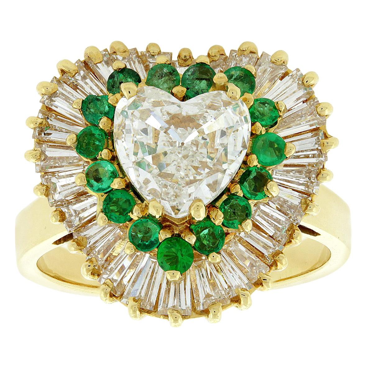Goldring in Herzform mit Diamant-Smaragd-Halo