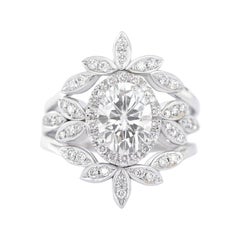 Ovaler Diamant Halo-Blumenring mit drei Ringen, „Minimal Lily“