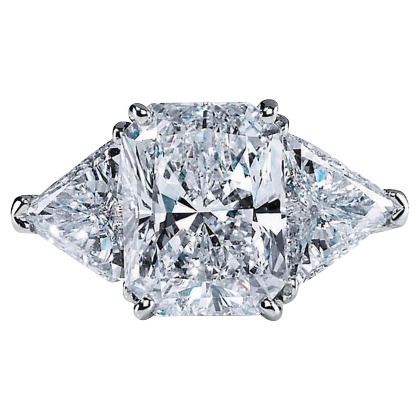 GIA Certified Three Stone Radiant Trillion Cut Diamond Ring For Sale at ...