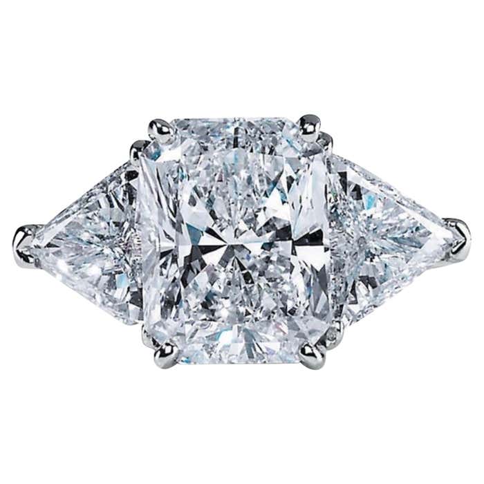GIA Certified Three Stone Radiant Trillion Cut Diamond Ring For Sale at ...