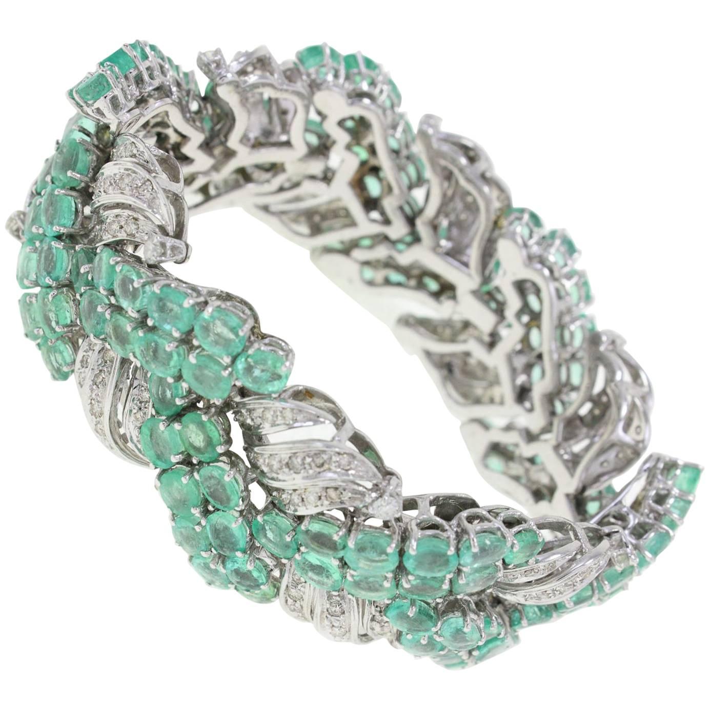  44.57 ct Colombian Emeralds, 4.26 ct Diamonds White Gold Retrò Bracelet