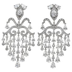 Orianne Collins, pendants d'oreilles chandelier en or blanc 18 carats avec diamants en forme de poire de 42,0 carats