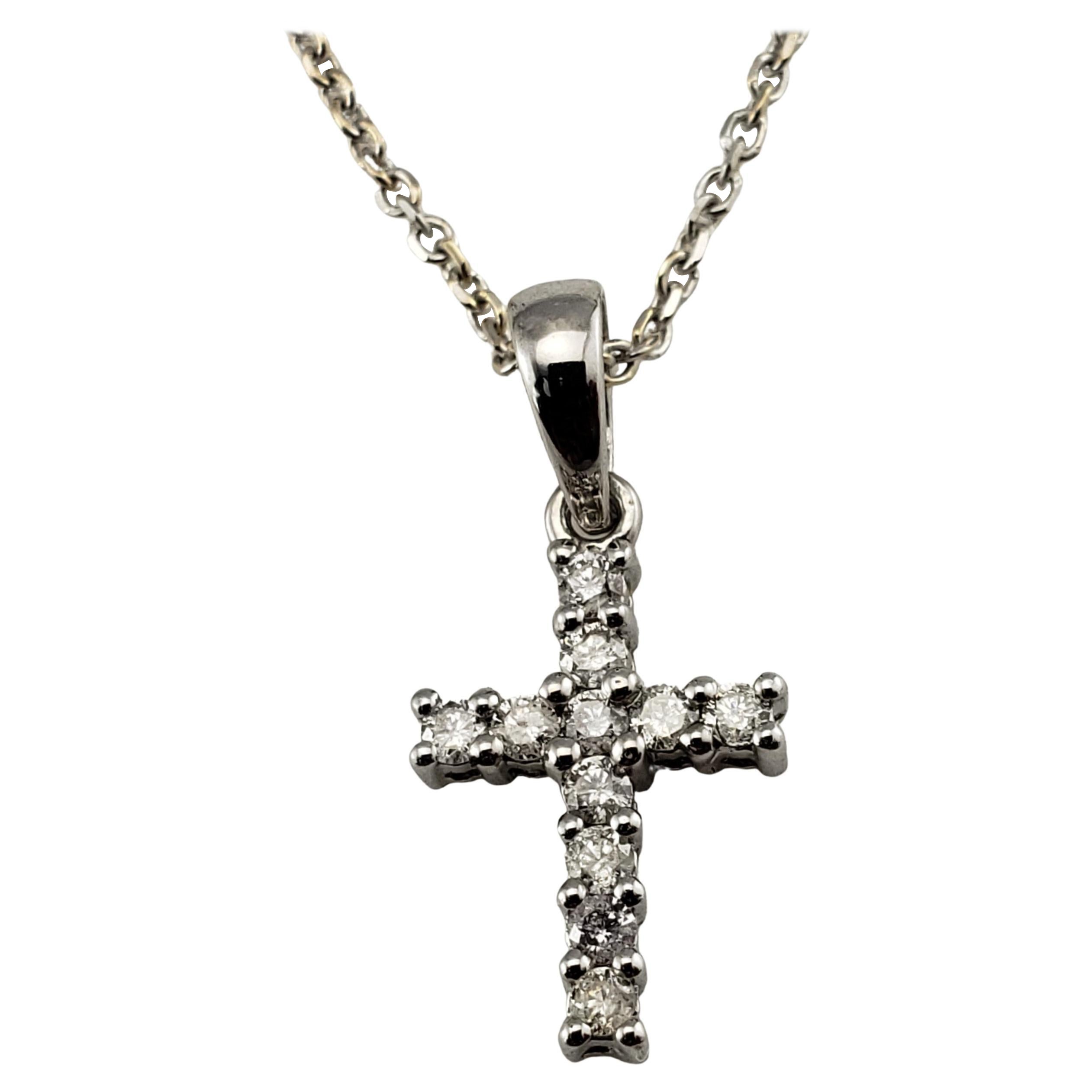 Collier pendentif croix vintage en or blanc 14 carats et diamants