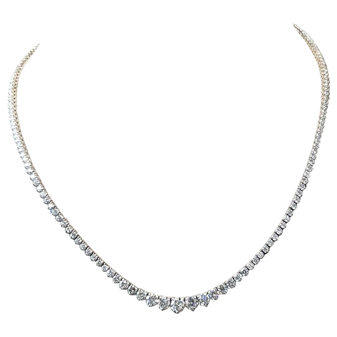 9.21 TCW Graduating Diamond Tennis Necklace In 18k White Gold  For Sale