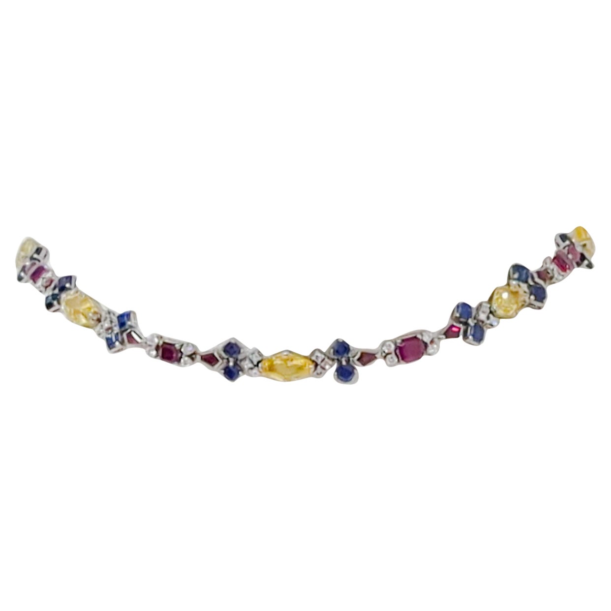 Collier de saphirs multicolores, rubis et diamants en platine et or blanc 14 carats en vente