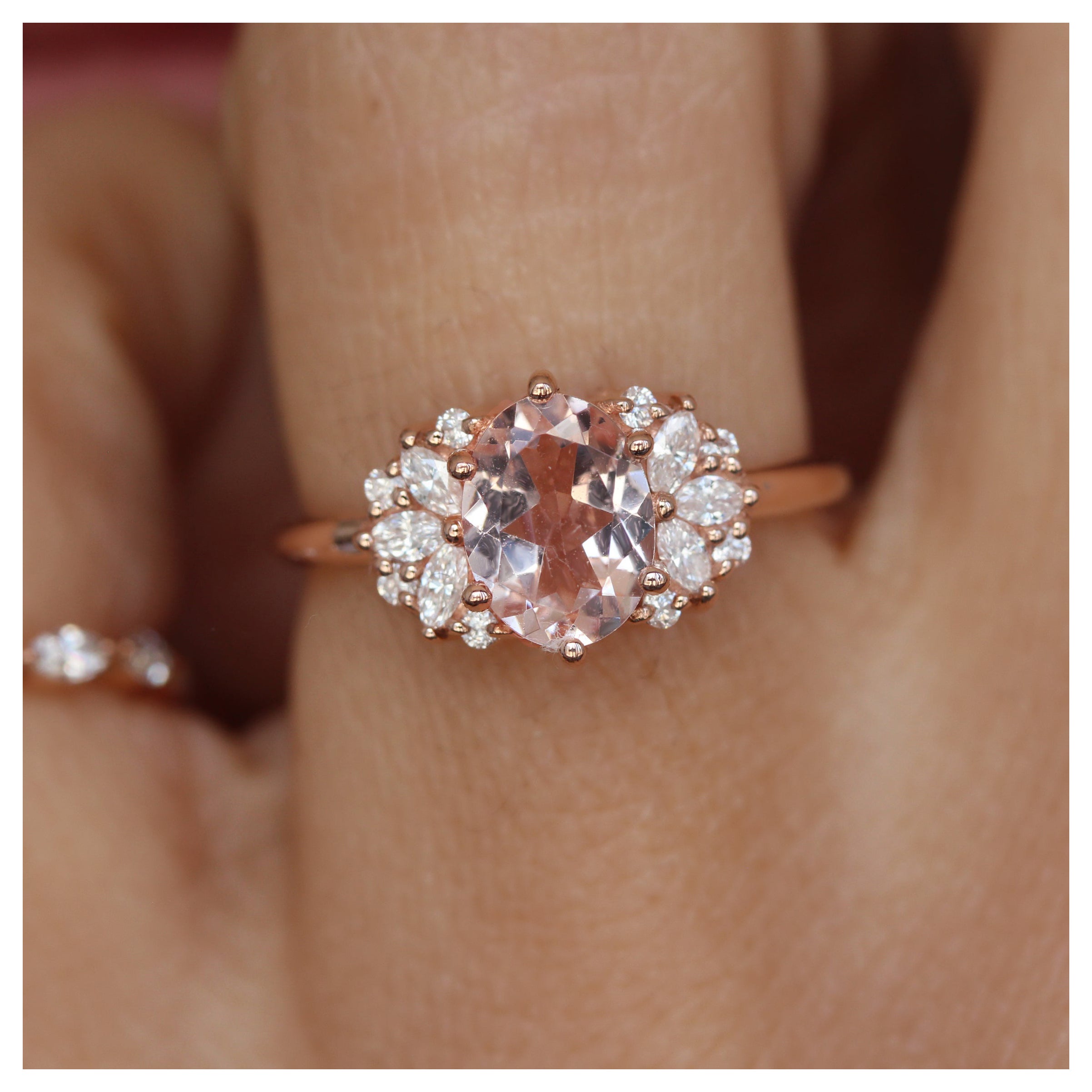 Ovaler Verlobungsring aus Morganit und Marquise-Diamanten, „Rosalia“