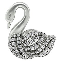 Alfiler de cisne de oro blanco con diamantes de 6,30 ct
