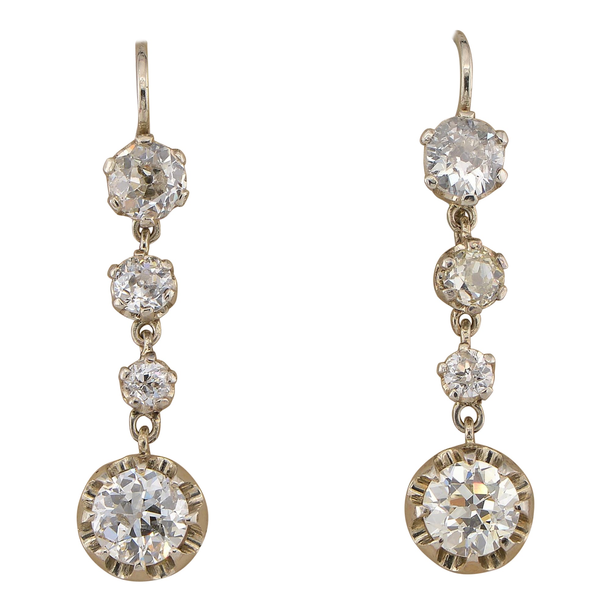 Art Deco 3.60 Ct Diamond Drop earrings For Sale