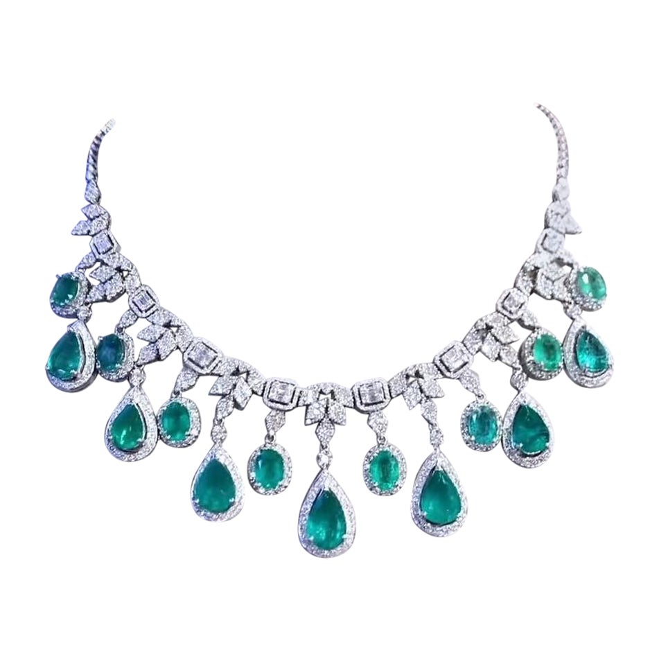 Halskette aus 18 Karat Gold, AIG-zertifiziert 36,19 Karat Zambia Smaragde Diamanten 12,44 Karat 